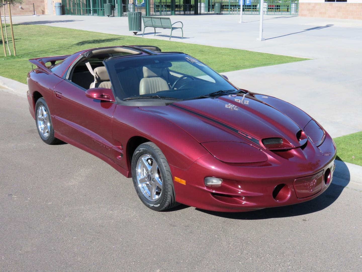 Понтиак Firebird 2000 года