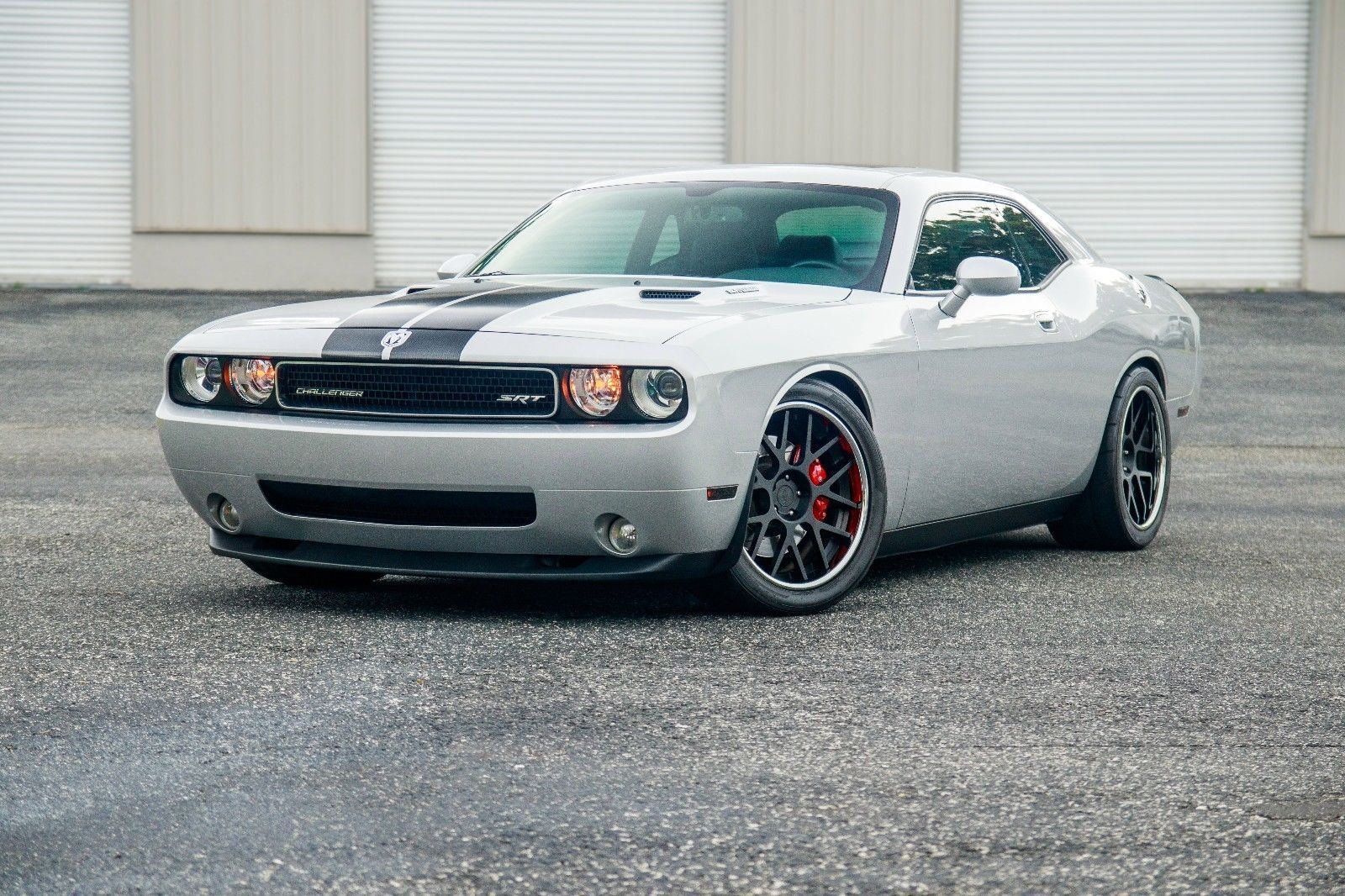 Додж челленджер срт. Dodge Challenger 2010. Dodge Challenger srt8. Dodge Challenger srt8 2010. Dodge Challenger srt 2010.